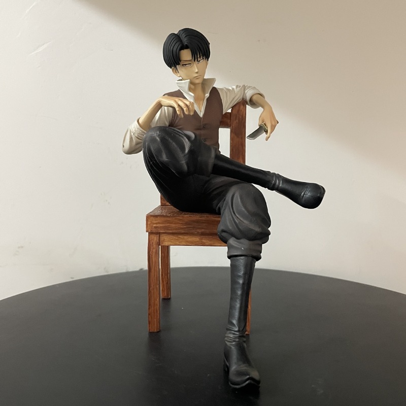Anime Merchandise Box - Attack On Titan Levi Ackerman Sitzfigur